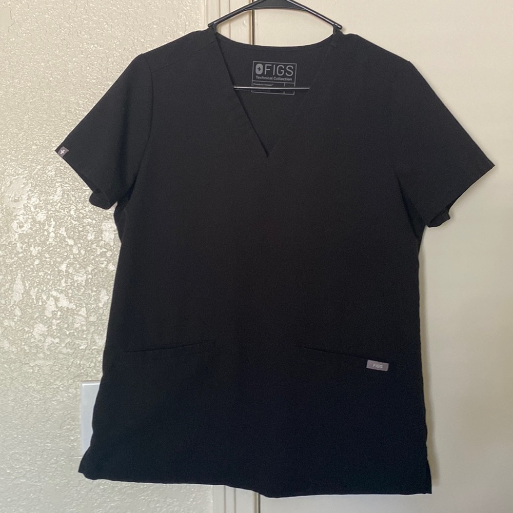 Small black Casma FIGS scrub top